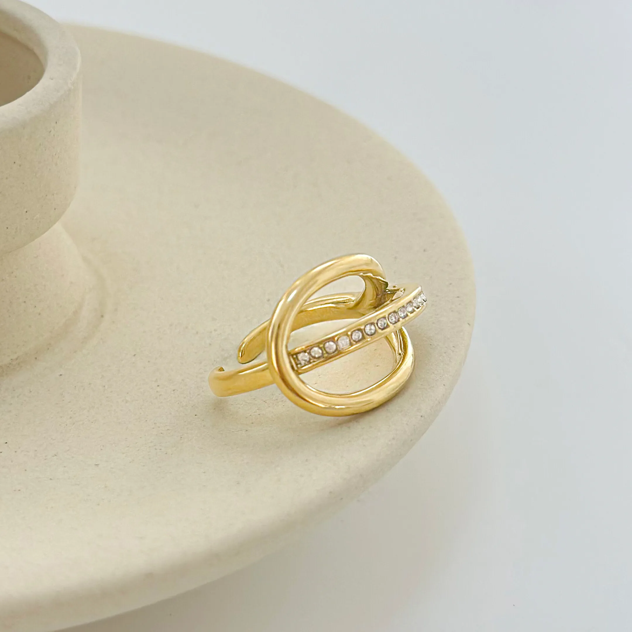 Doppelte Kreise öffnen goldenen Ring